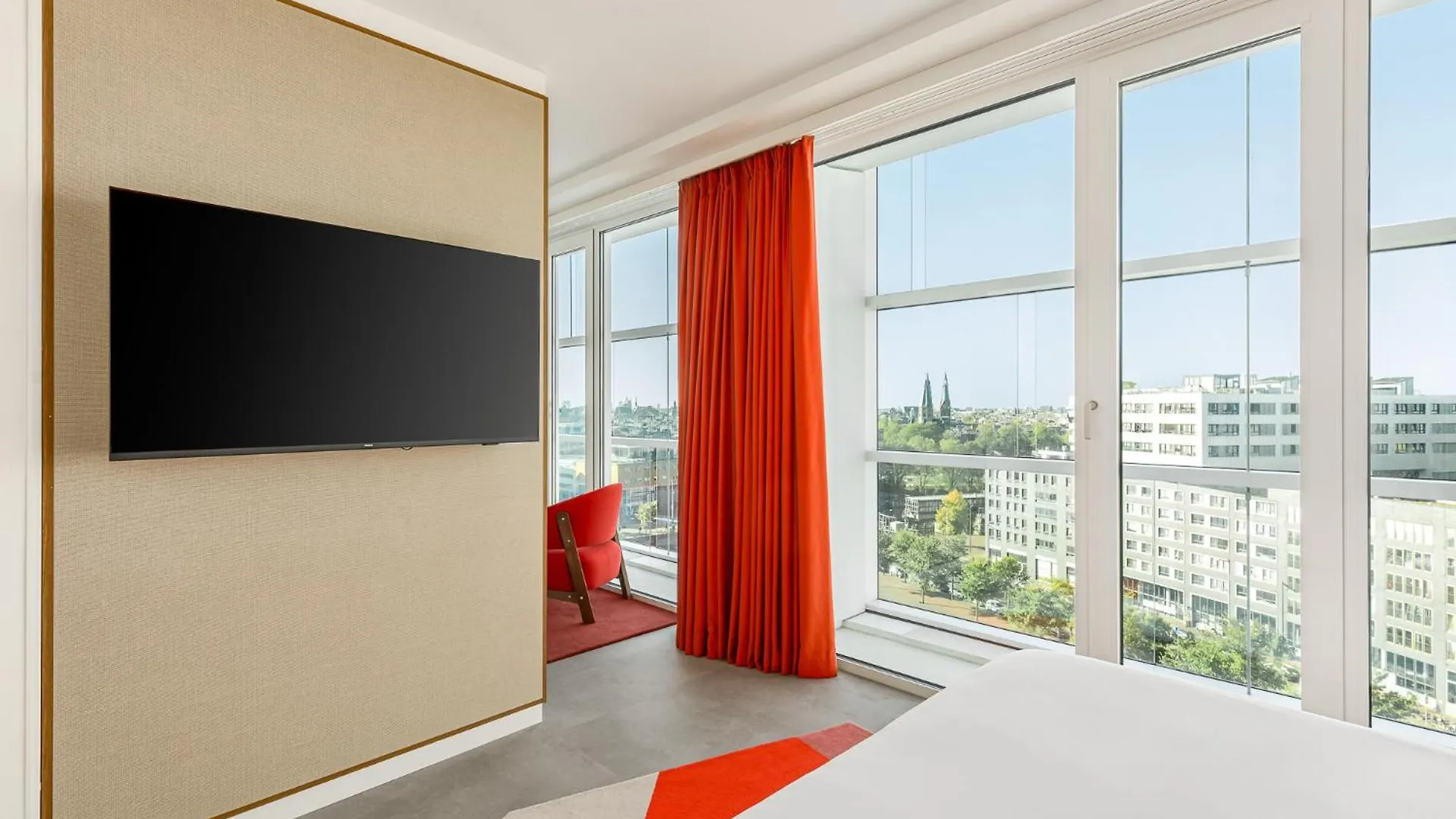 Room Mate Aitana Ámsterdam 4*,