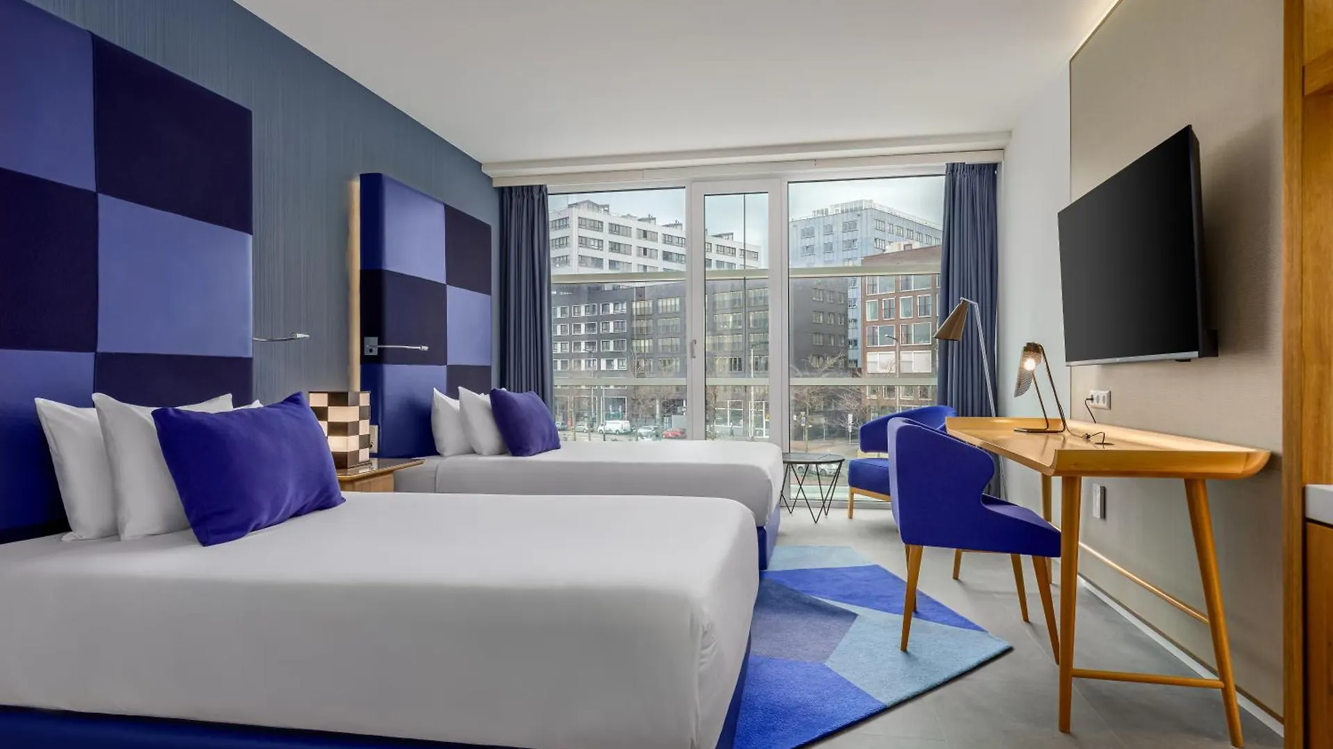 Room Mate Aitana Ámsterdam 4*,