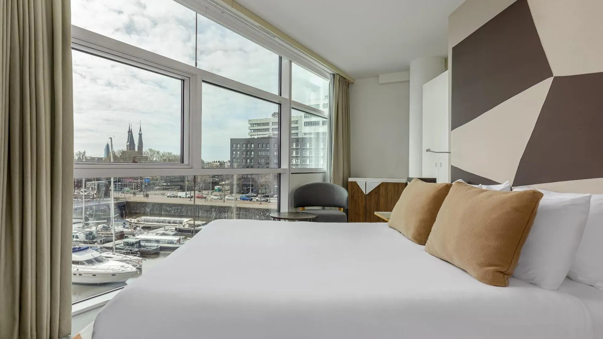 **** Hotel Room Mate Aitana, Amsterdam Holandia